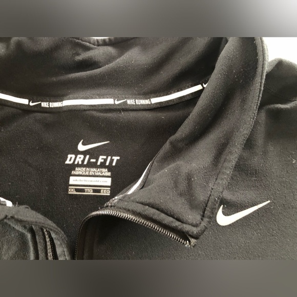 NIKE DRI-FIT BLACK JACKET WMN'S XXL. 1/4 ZIP. THUMB EXITS. - Picture 3 of 8